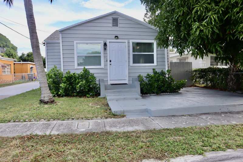 1112 11th St, West Palm Beach FL 33401