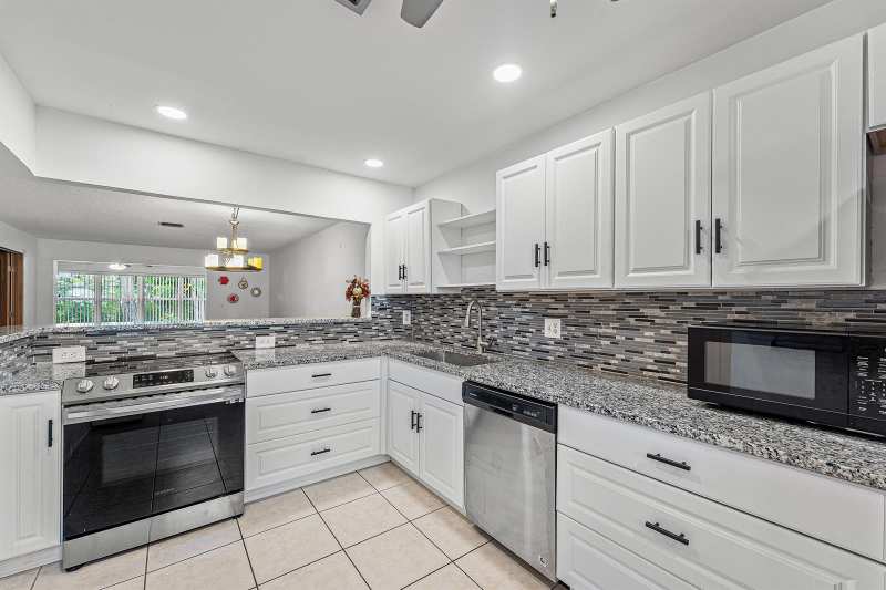 2638 GATELY Drive E # 125, West Palm Beach FL 33415