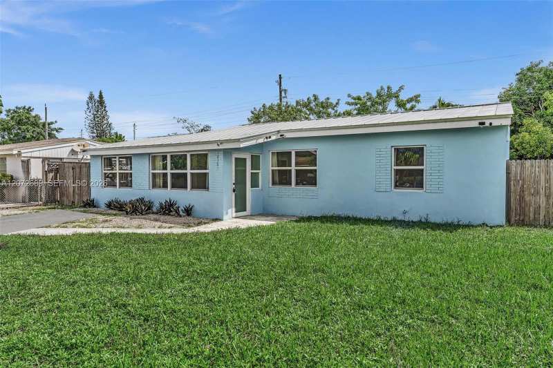 18381 NE 21st Pl, North Miami Beach FL 33179