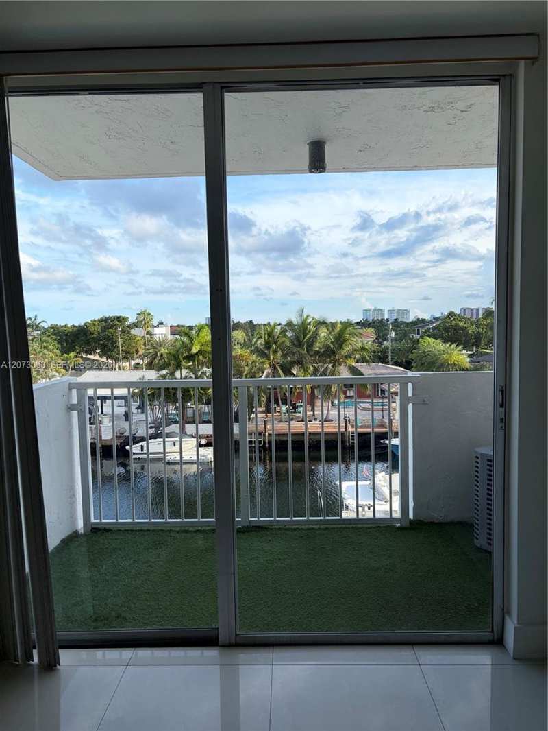 2000 NE 135th St # 405, North Miami FL 33181