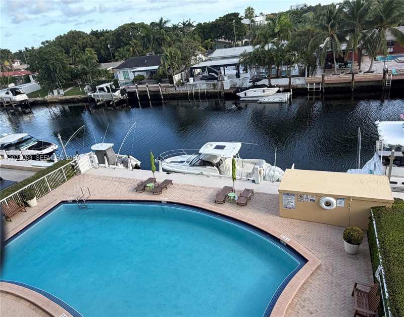 2000 NE 135th St # 405, North Miami FL 33181
