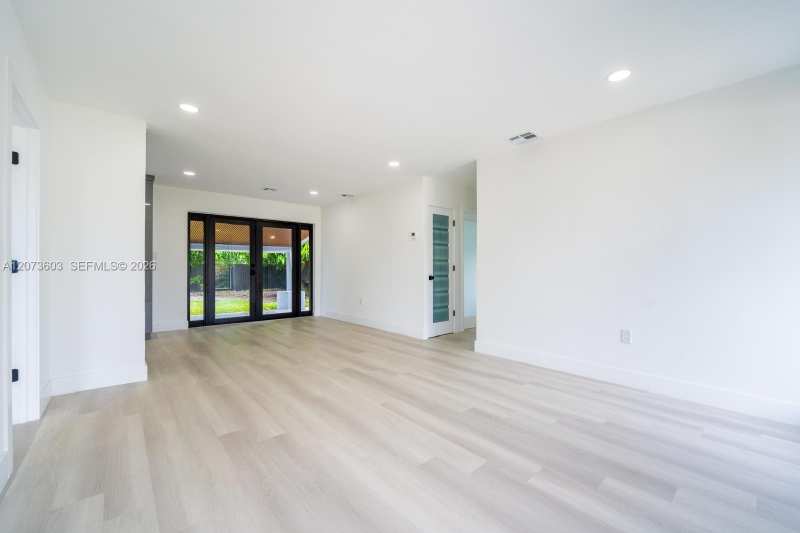 1301 NW 176th Ter, Miami Gardens FL 33169