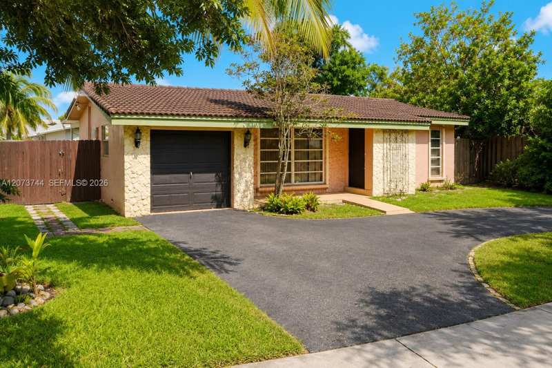 1060 N Douglas Rd, Pembroke Pines FL 33024