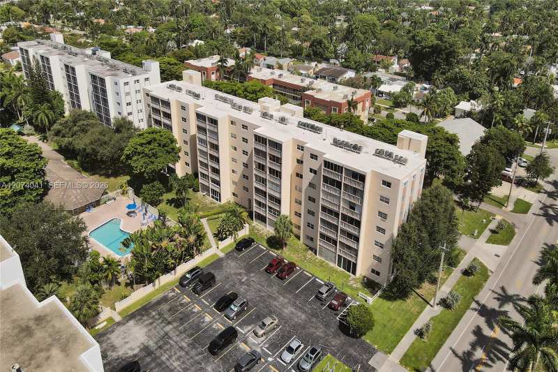 1001 NE 14th Ave # 402, Hallandale Beach FL 33009