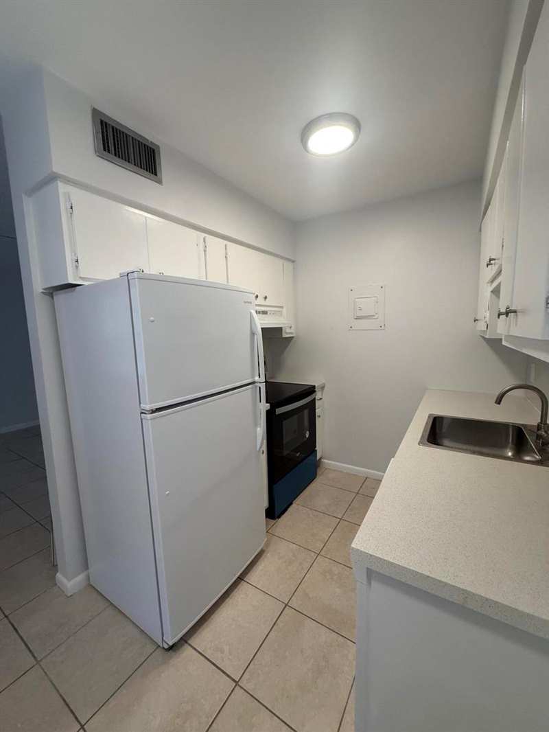 2017 NE 18TH Street # 2, Fort Lauderdale FL 33305