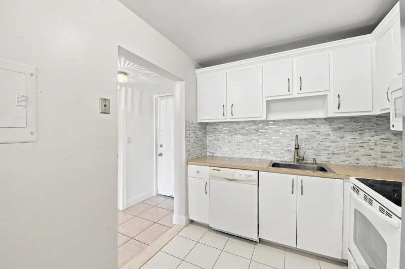 9300 SW 8th Street # 219, Boca Raton FL 33428