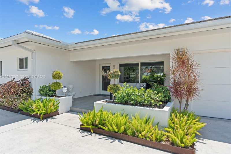 2812 NE 28th St, Fort Lauderdale FL 33306
