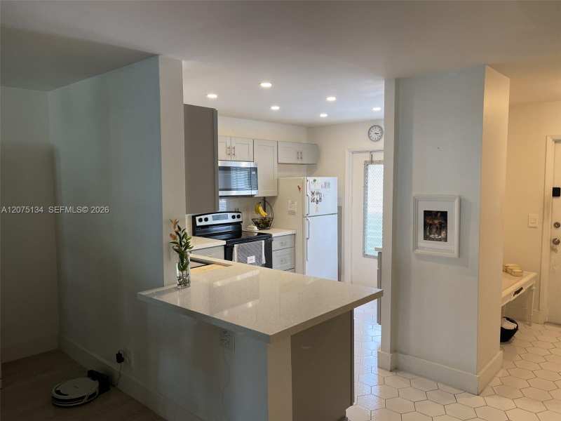 1000 NE 14th Ave # 211, Hallandale Beach FL 33009