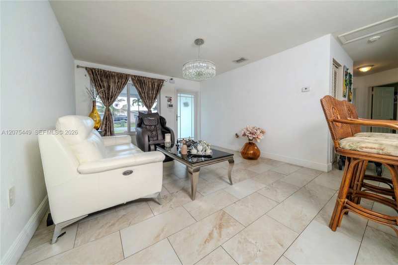 6944 SW 10th Ct, Pembroke Pines FL 33023