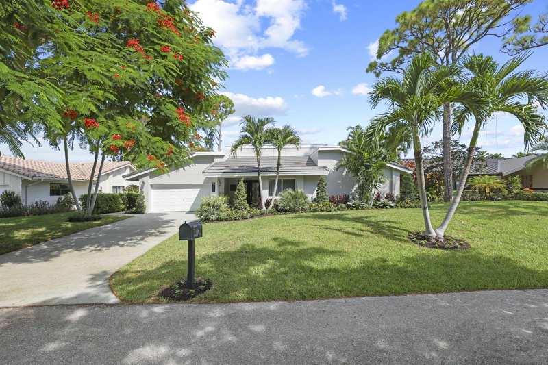 824 Foxpointe Circle, Delray Beach FL 33445