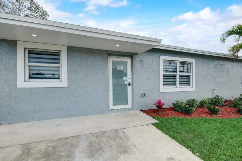 520 SW 13TH Place, Deerfield Beach FL 33441