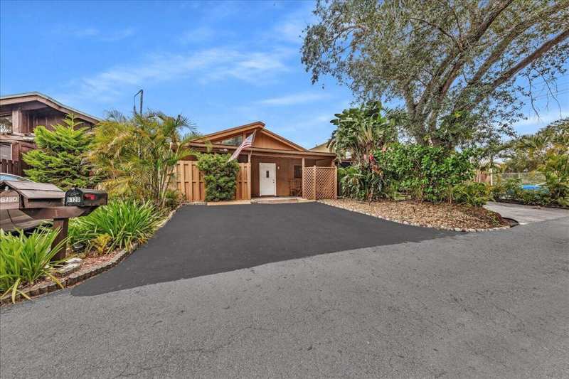 6120 NW 33rd Way, Fort Lauderdale FL 33309