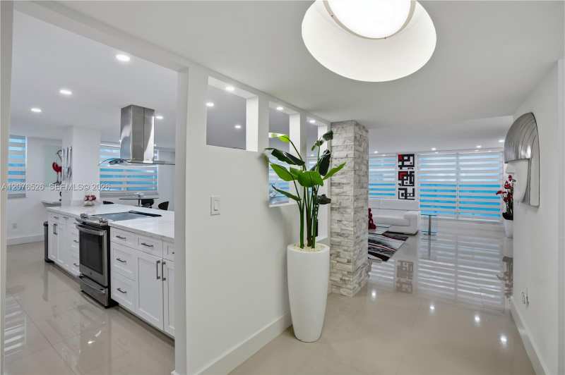2751 S Ocean Dr # 301S, Hollywood FL 33019