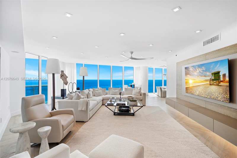 2711 S Ocean Dr # 1502, Hollywood FL 33019