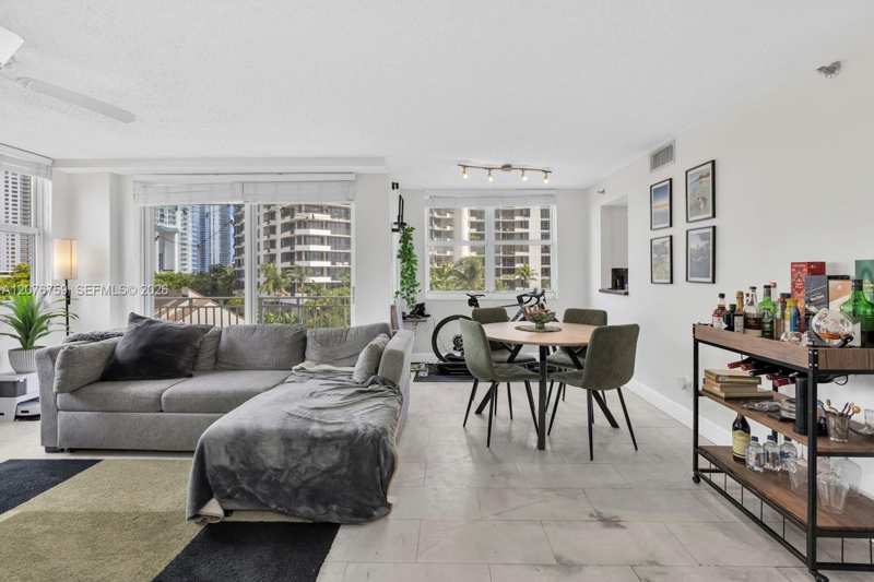 770 CLAUGHTON ISLAND DR # 601, Miami FL 33131