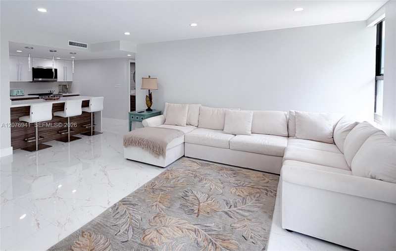 1800 Collins Ave # 3H, Miami Beach FL 33139