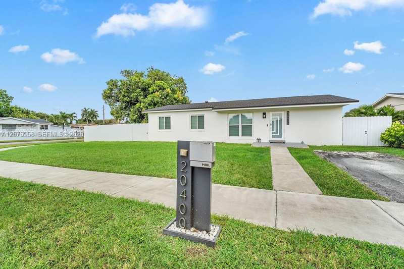 20400 NW 38th Ct, Miami Gardens FL 33055