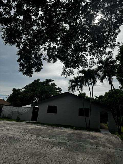 1871 W FOREST Avenue, Palm Springs FL 33406