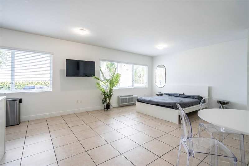 6971 Carlyle Ave # 102, Miami Beach FL 33141