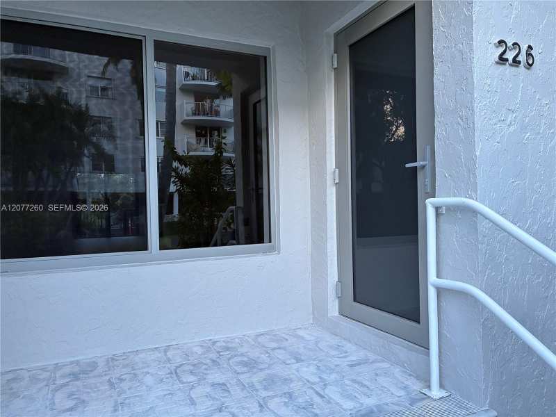 226 Sea View Dr # 105, Key Biscayne FL 33149