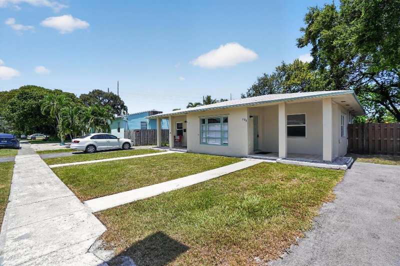 208 SW 2ND Place # 2, Dania Beach FL 33004