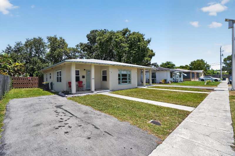 208 SW 2ND Place # 2, Dania Beach FL 33004