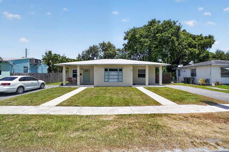208 SW 2ND Place # 2, Dania Beach FL 33004