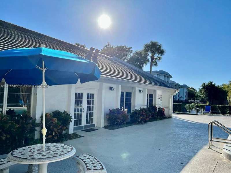 721 N Pine Island Rd # 213, Plantation FL 33324