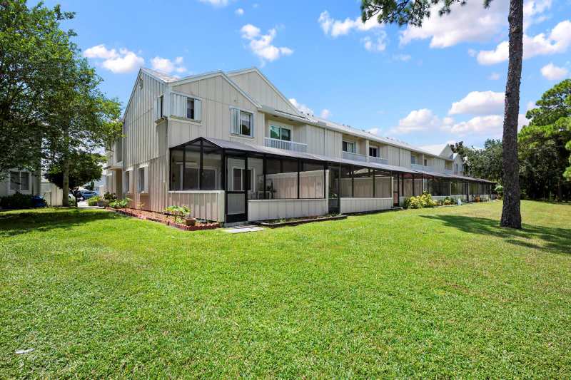 6151 Riverwalk Lane Unit 8, Jupiter FL 33458