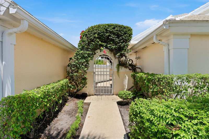 944 Dickens Place, West Palm Beach FL 33411
