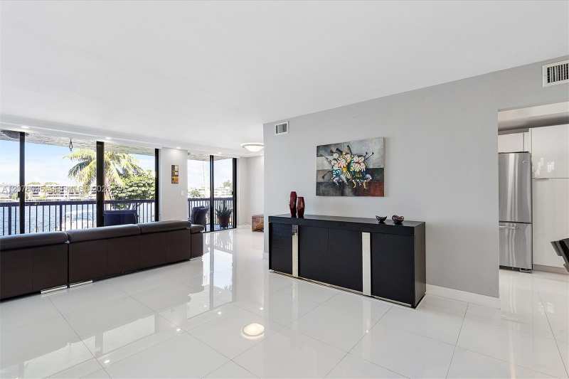 200 Golden Isles Dr # 206, Hallandale Beach FL 33009