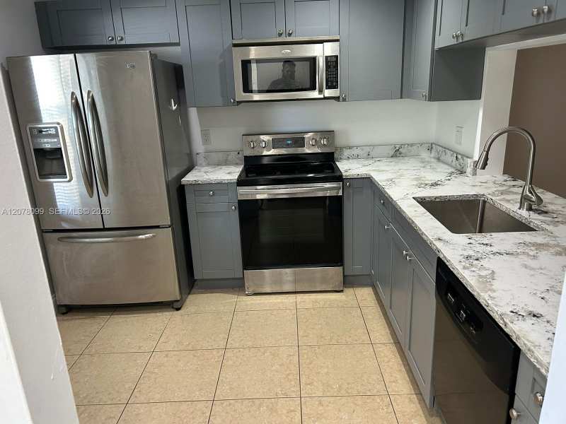10537 NW 8th St, Pembroke Pines FL 33026