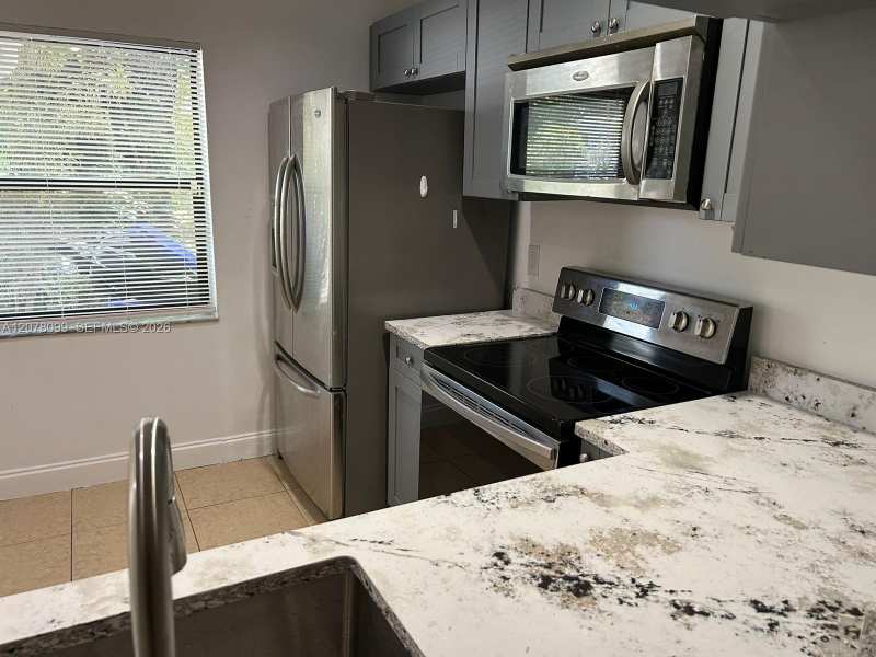 10537 NW 8th St, Pembroke Pines FL 33026