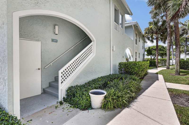 1209 MAINSAIL Circle # 1209, Jupiter FL 33477