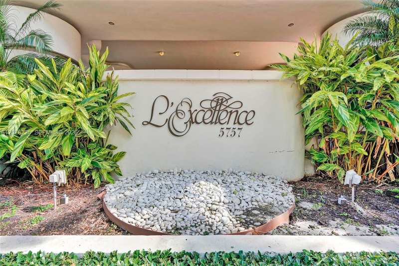 5757 Collins Ave # 2004, Miami Beach FL 33140