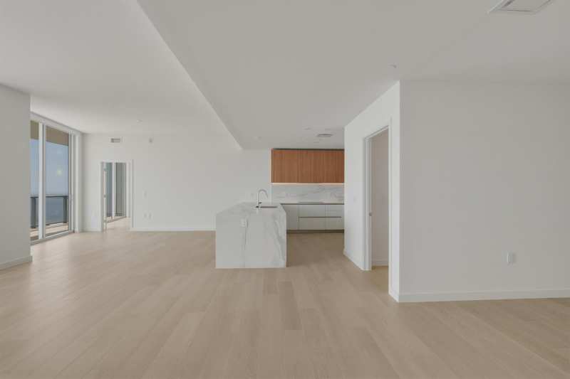 1400 Biscayne Boulevard # 4304, Miami FL 33132