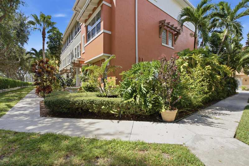 960 Millbrae Court # 6, West Palm Beach FL 33401