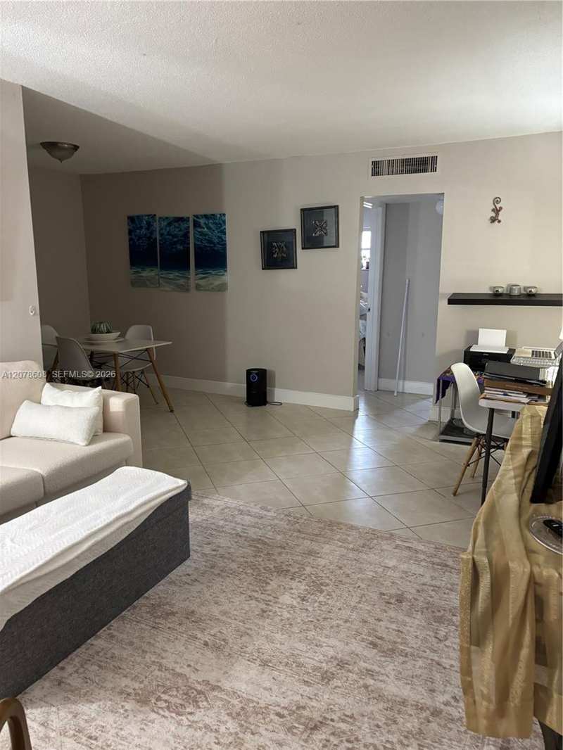1100 NE 1st Ct # 102, Hallandale Beach FL 33009