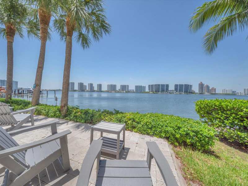 18100 N Bay Road # 707, Sunny Isles Beach FL 33160