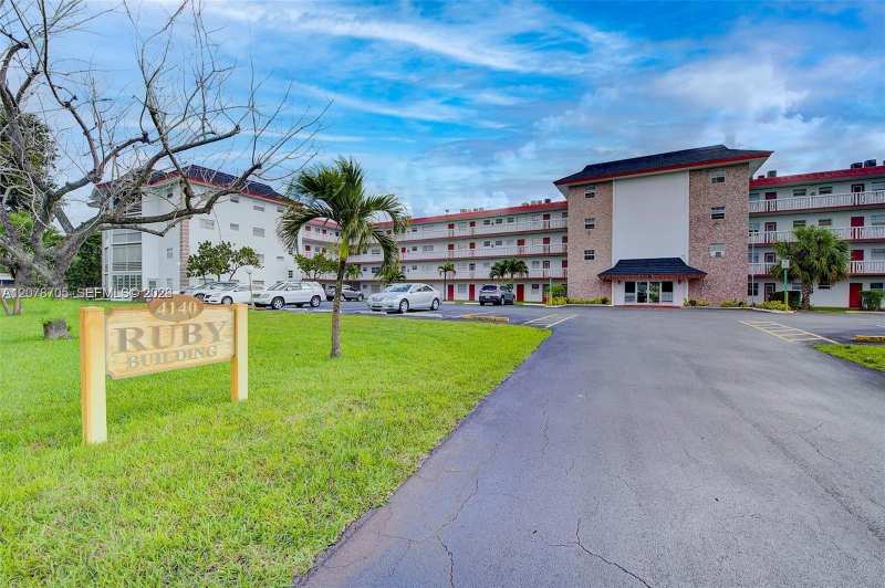 4140 NW 44th Ave # 312, Lauderdale Lakes FL 33319