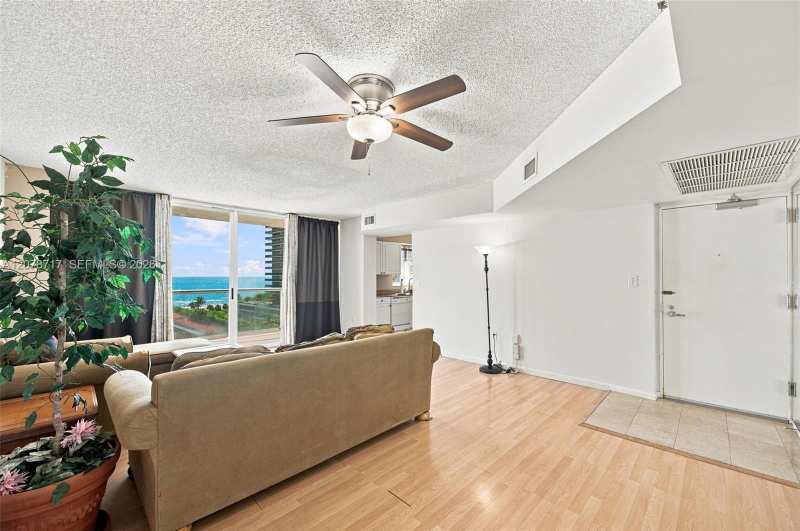 5900 Collins Ave # 1006, Miami Beach FL 33140
