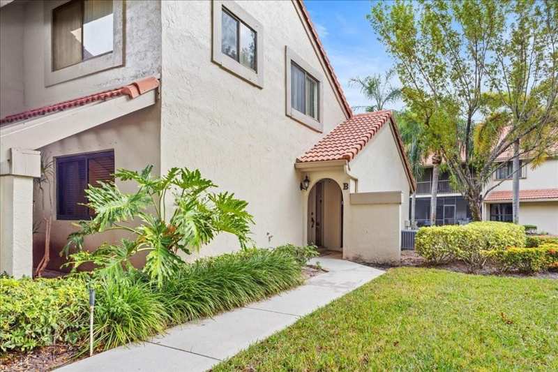5670 Coach House Circle # B, Boca Raton FL 33486