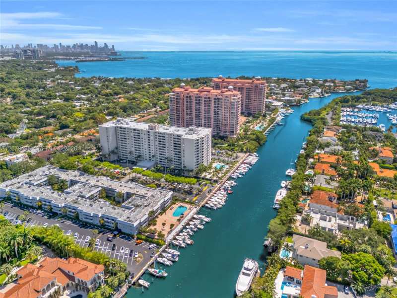 90 Edgewater Dr # 1101, Coral Gables FL 33133