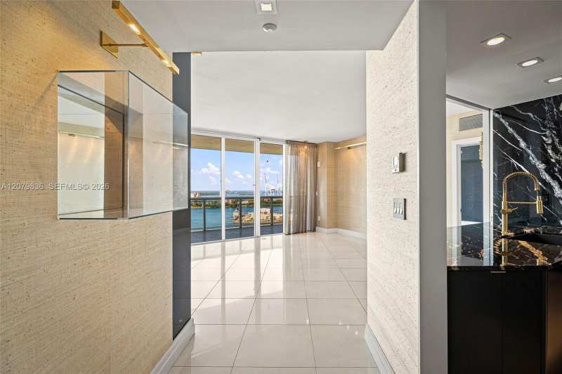 400 Alton Rd # 1804, Miami Beach FL 33139