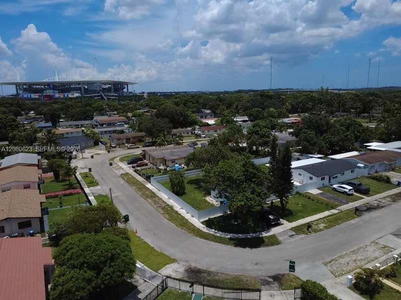 2251 NW 193rd Ter, Miami Gardens FL 33056