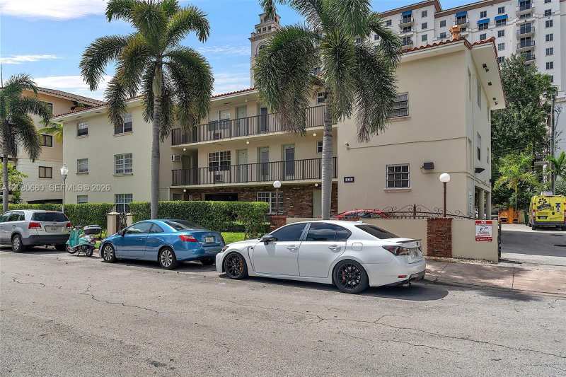 318 Majorca Ave # 304, Coral Gables FL 33134