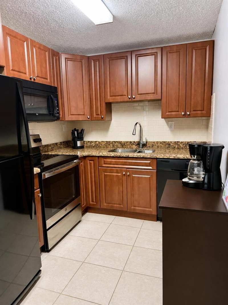 405 MEADOWS Circle # 405, Boynton Beach FL 33436