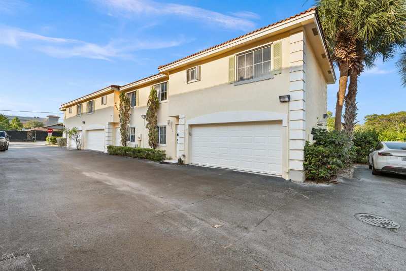 190 SE 2nd Street, Deerfield Beach FL 33441