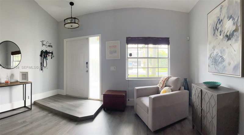 6384 Lansdowne Cir, Boynton Beach FL 33472