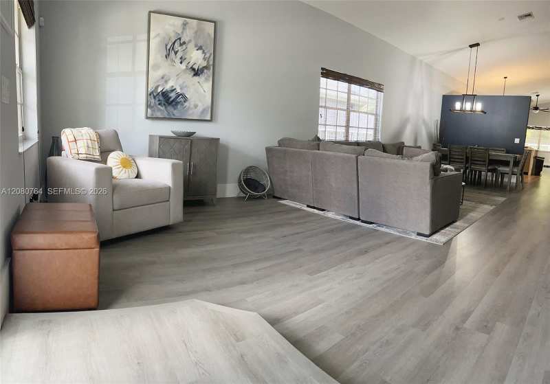6384 Lansdowne Cir, Boynton Beach FL 33472